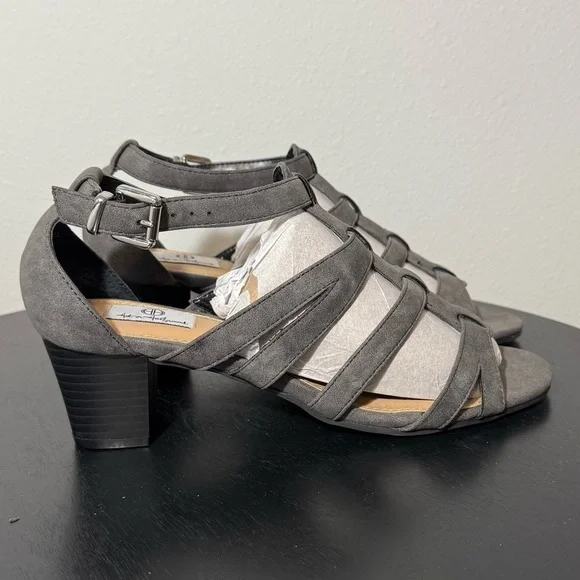 Hot in Hollywood Grey Strappy Heeled Sandals Women’s Size - Picture 2 of 6